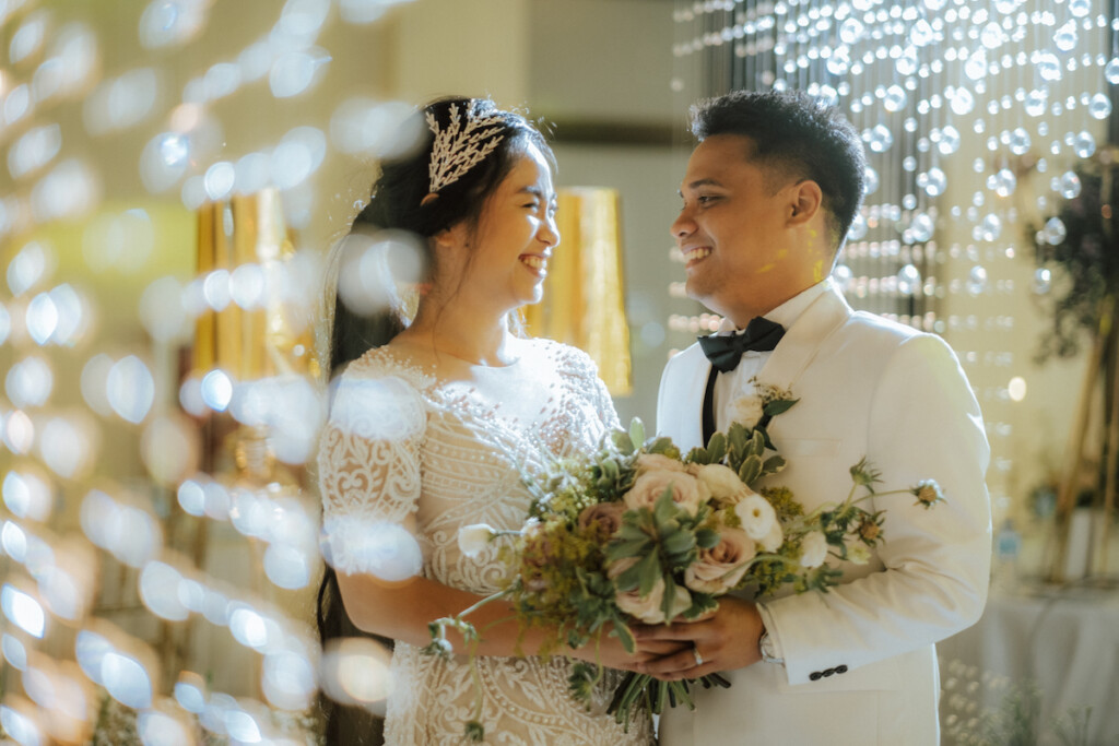 Jessica Mae and Joshua Rae culminated their love in a modern and elegant garden wedding in Fort Ilocandia in the Philippines.