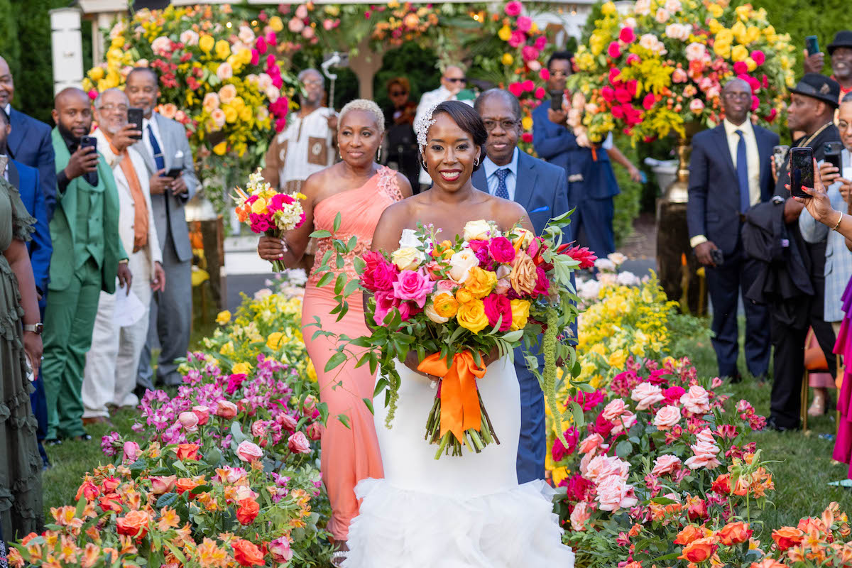 Vibrant Late Summer Wedding in Baltimore County, Maryland - Munaluchi Bride
