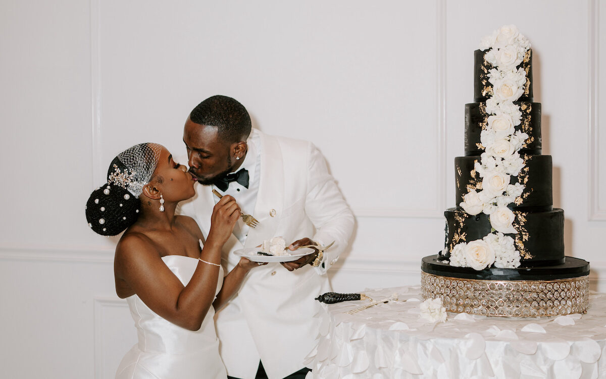 Cultural Fusion Black-tie Wedding Celebrates Nigerian and Black-American  Traditions - Munaluchi Bride, image size:1200x751