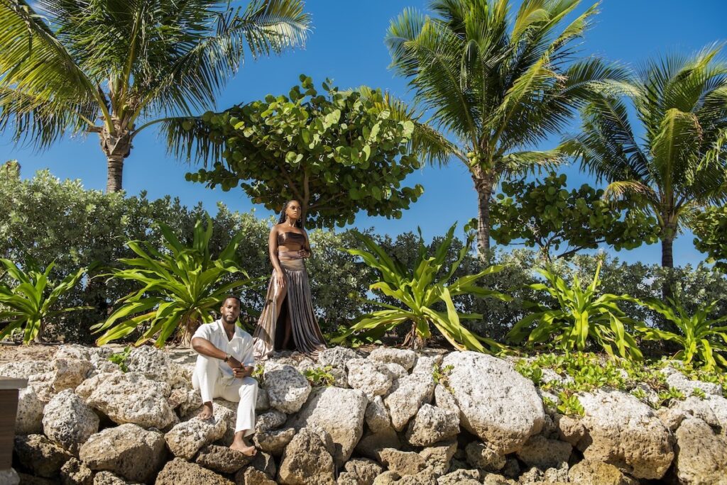 Nneka and Nnamdi celebrated their engagement with a special love-in-paradise destination e-session in the Bahamas!