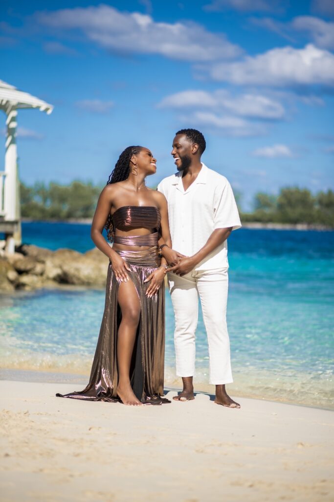 Nneka and Nnamdi celebrated their engagement with a special love-in-paradise destination e-session in the Bahamas!