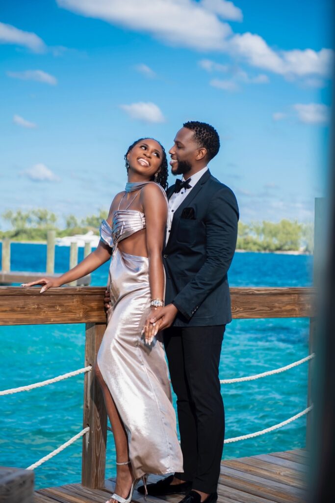 Nneka and Nnamdi celebrated their engagement with a special love-in-paradise destination e-session in the Bahamas!