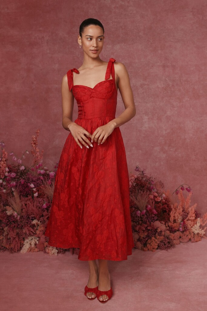 It's the month of love and with Valentine's Day right around the corner, we are falling for all the romantic outfits by Lulus.