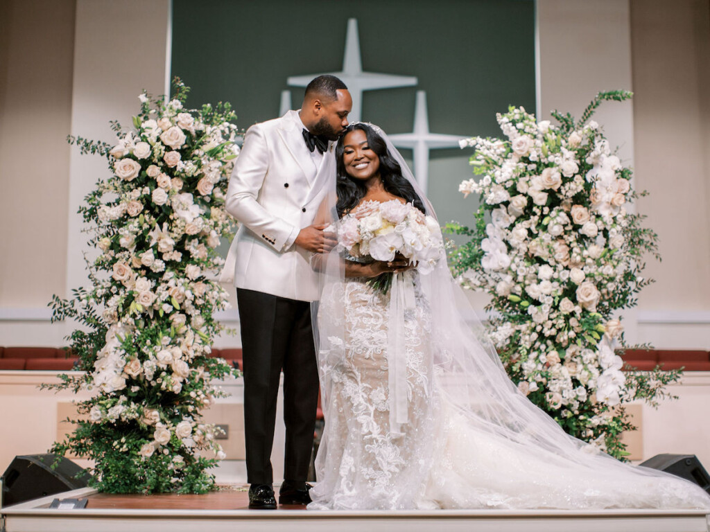 A Little Something Extra: Blending Black-tie Elegance and Fun, Shelvia and  JuTorrean's Wedding Perfectly Reflected Their Personal Styles and Louisiana  Culture - Munaluchi Bride, image size:1024x768