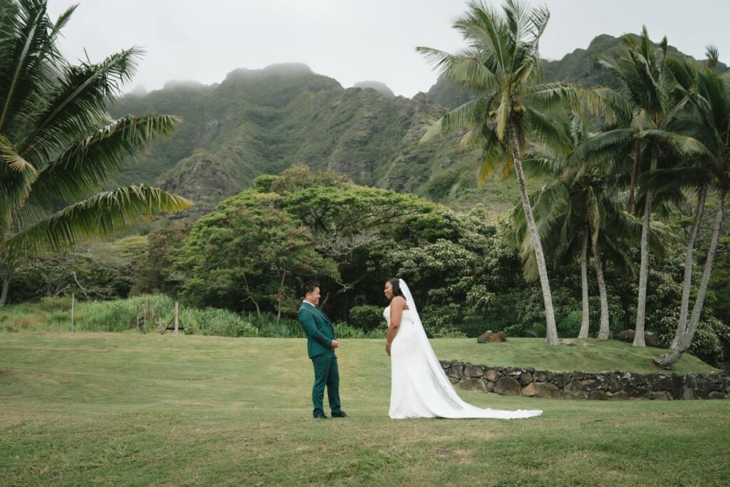 Oahu's soaring mountains and lush flora provided a breathtaking backdrop for Nicole and Ryo's chic garden wedding in Hawaii.