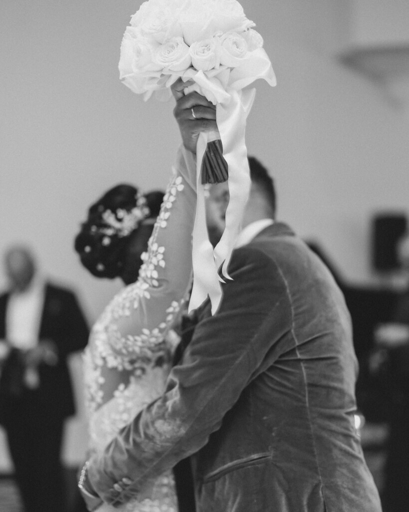 Yvette Nicole Brown and Actor Anthony Davis reflect on their wedding and inspiring love story as MunaLuchi Bride's issue 33 cover couple!