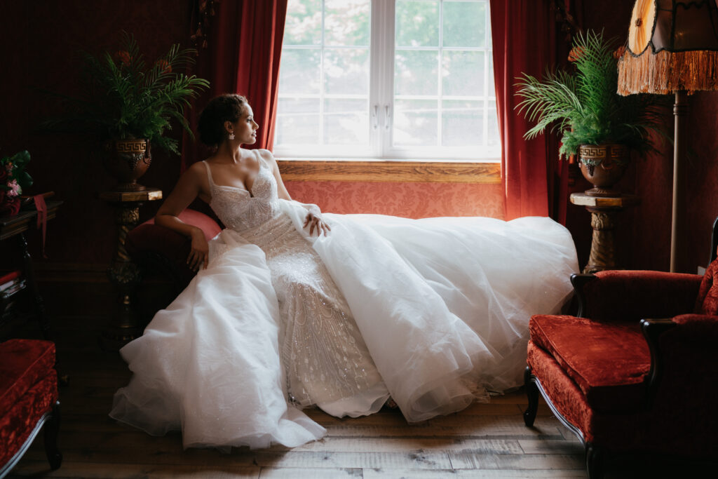 Victorian aesthetics, romantic decor, and deep-hued florals filled this luxurious wedding-styled shoot at Manoir Blackswan in Quebec.