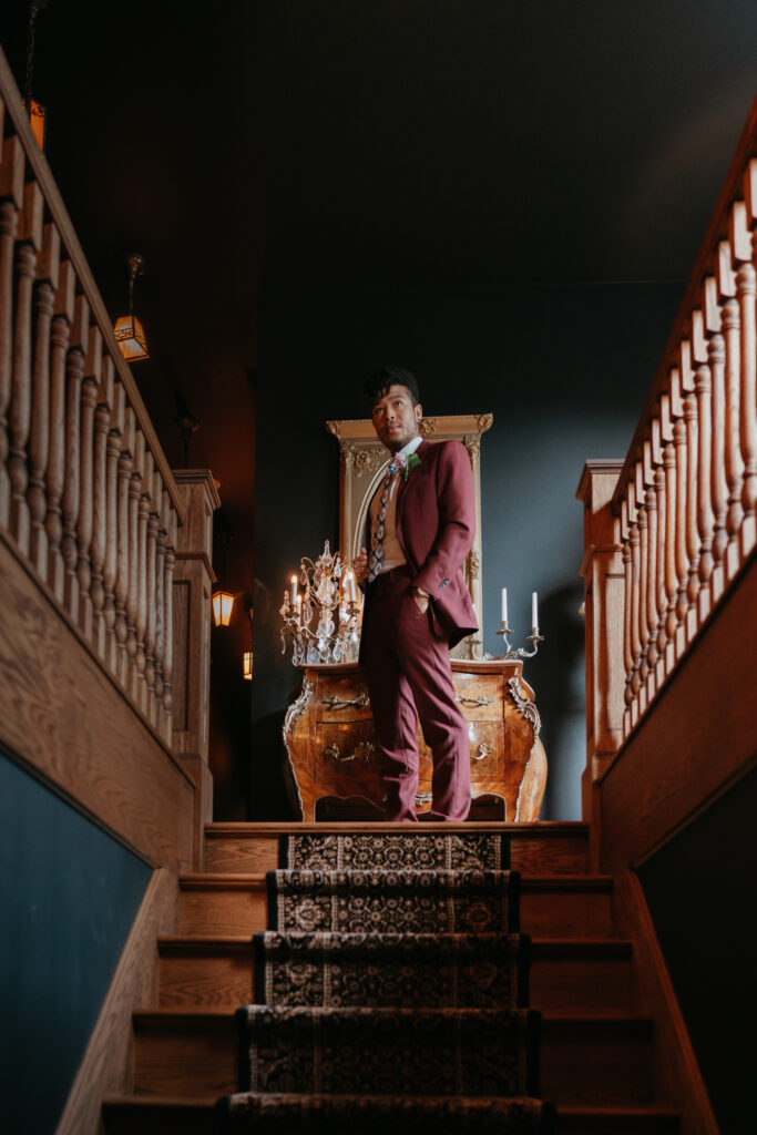 Victorian aesthetics, romantic decor, and deep-hued florals filled this luxurious wedding-styled shoot at Manoir Blackswan in Quebec.