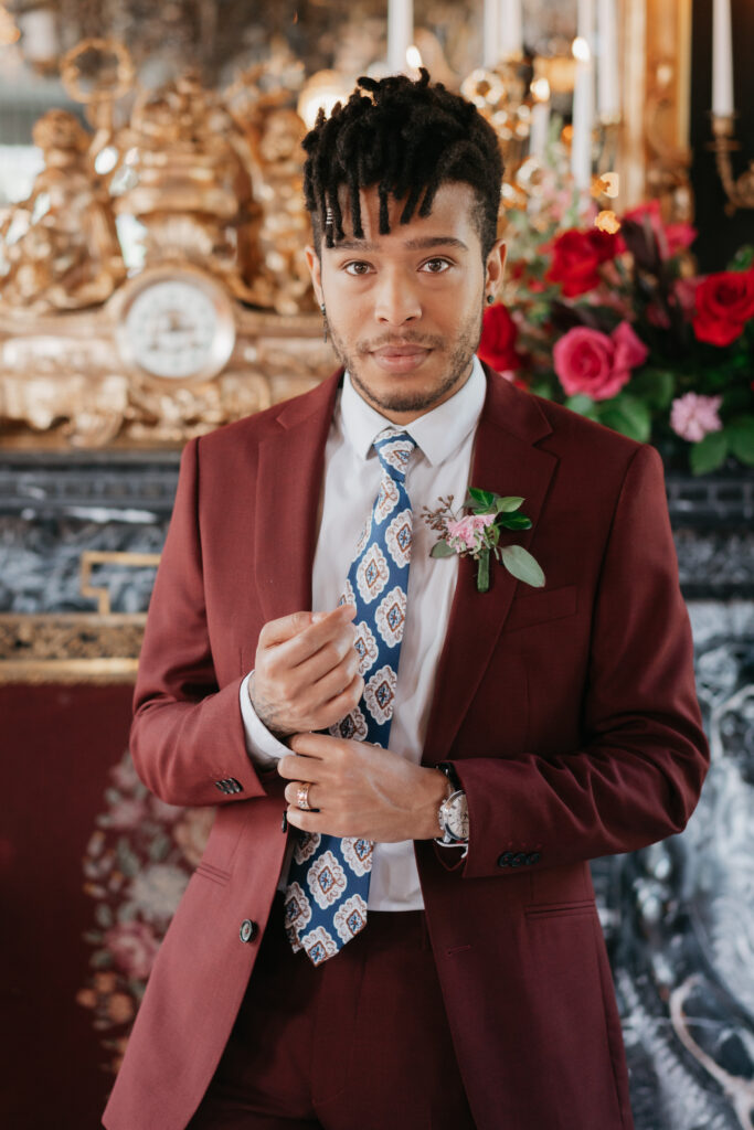 Victorian aesthetics, romantic decor, and deep-hued florals filled this luxurious wedding-styled shoot at Manoir Blackswan in Quebec.